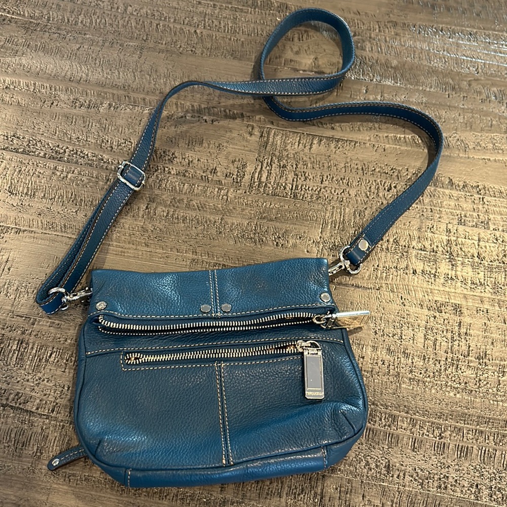 Tignanello Pebbled Leather Blue Crossbody Purse Bag Built-in Wallet